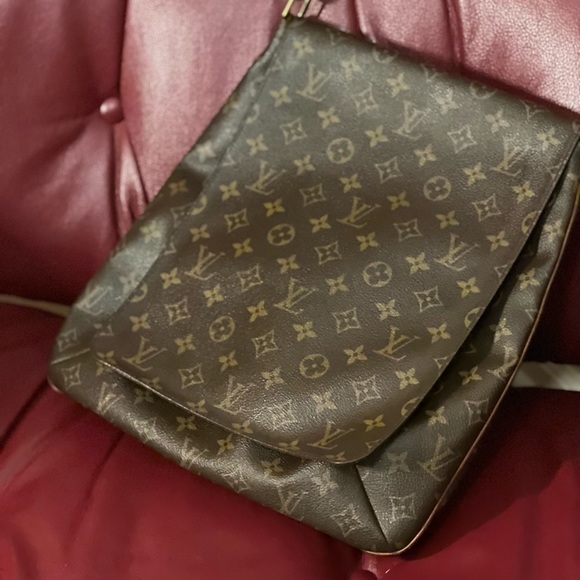 Louis Vuitton Authentic Shoulder Strap Bag - Picture 8 of 8